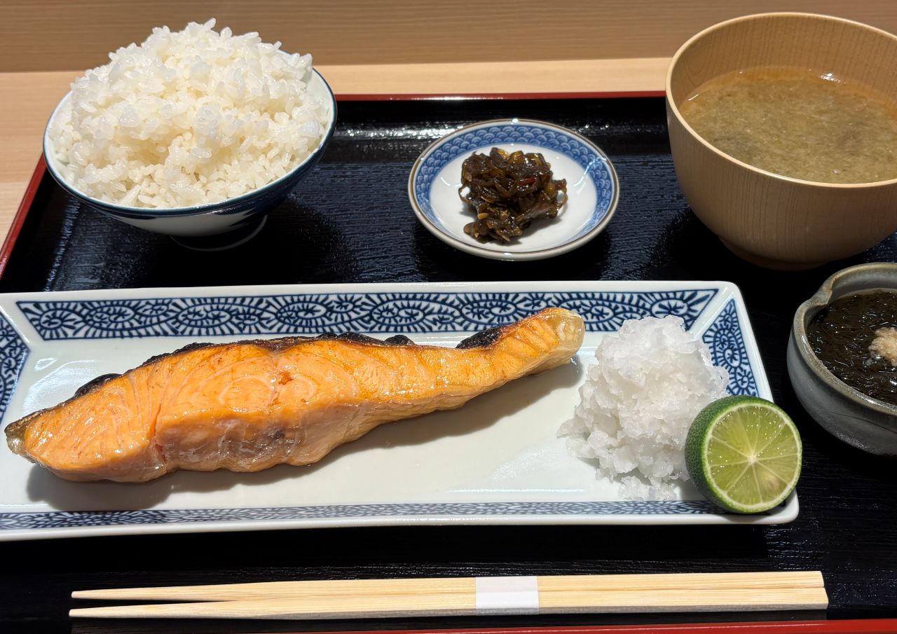 野々市の和食ランチ かののかの塩サーモン定食